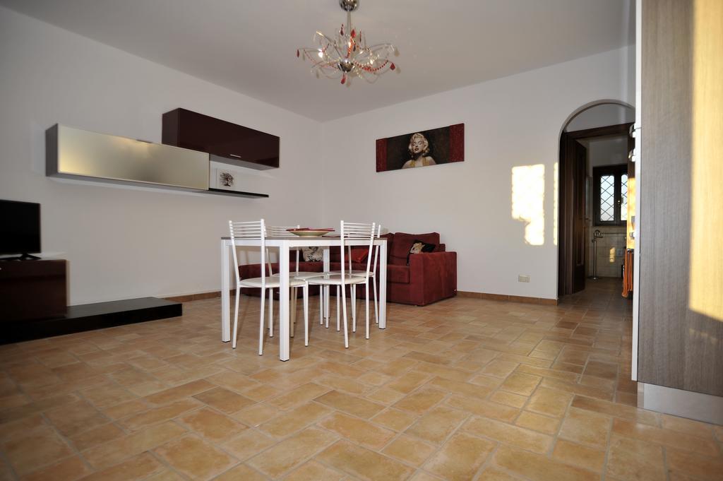 לדיספולי Villa Elegance חדר תמונה